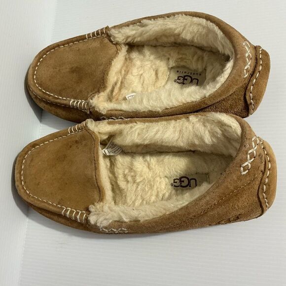 UGG’s Women’s Ansley Sheepskin Suede Slipper size 6 - Picture 2 of 7